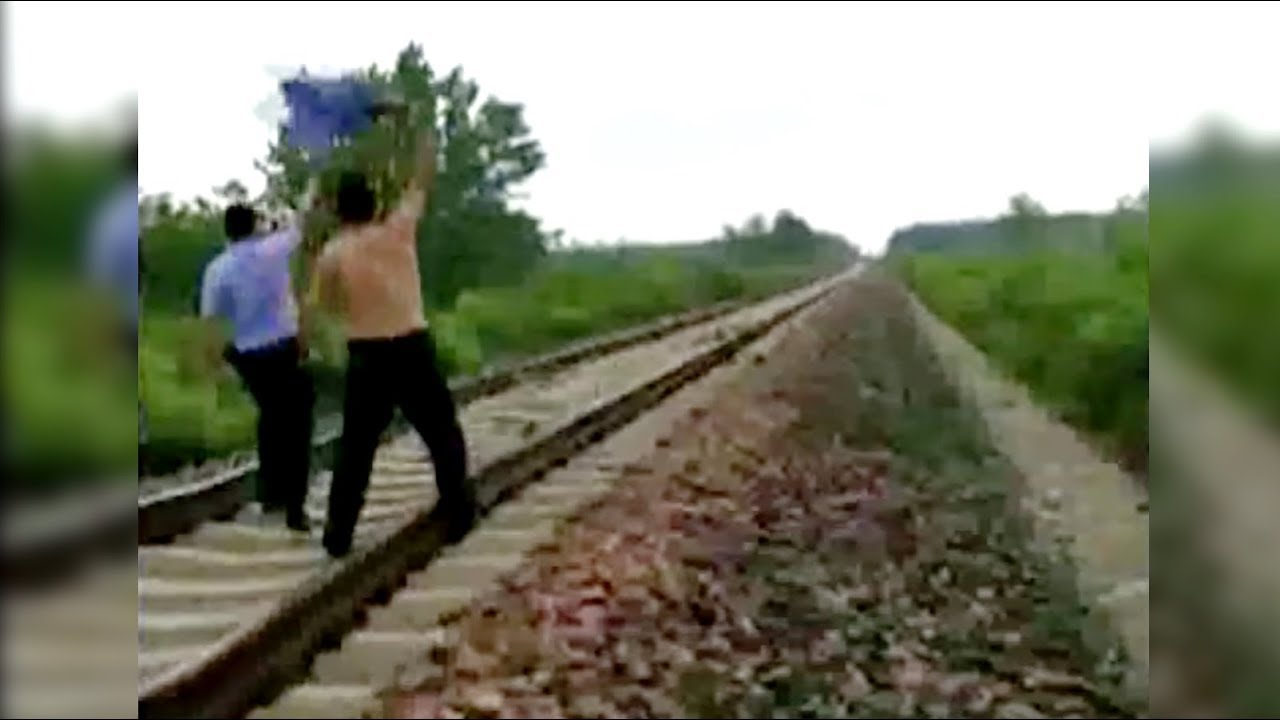 Thrilling moment: Police officer stops a train crash