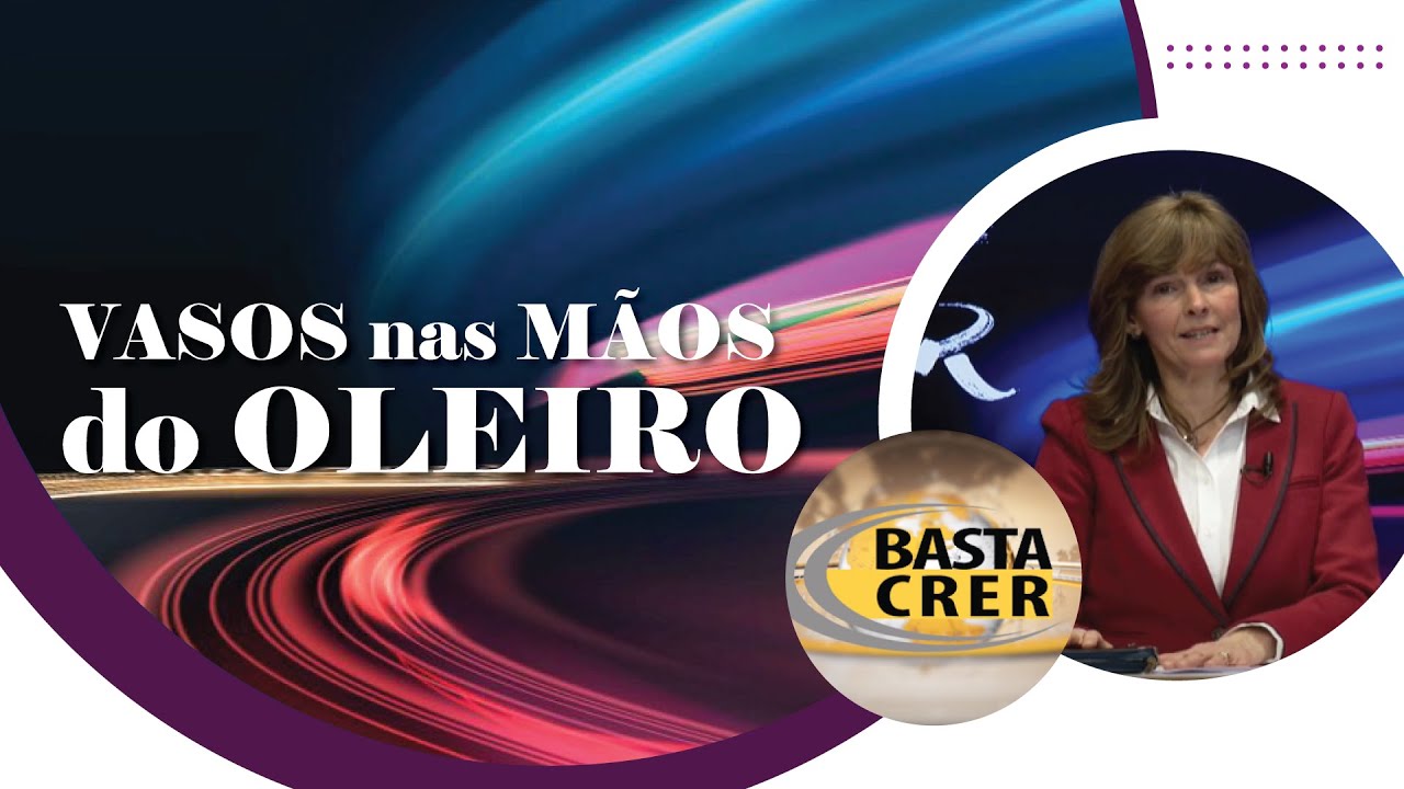 Vasos nas mãos do oleiro