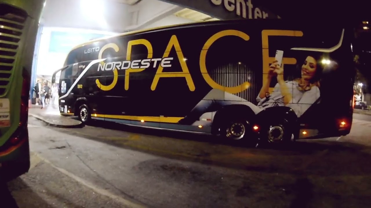 Movimento à noite na Rodoviária de Sorocaba.