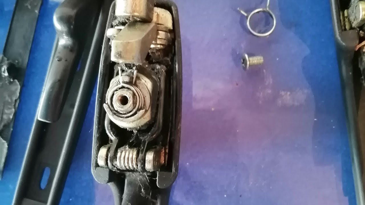 Как заменить замок дверной ручки на VW Golf MK2