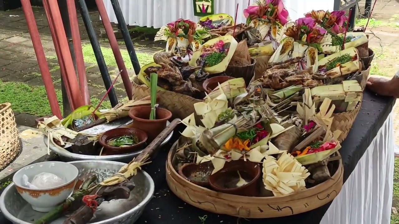 Pujawali Lan Melaspas Ring Pura Paibon Kerta Buana Shanti Ungasan Rahina Buda Cemeng Menail