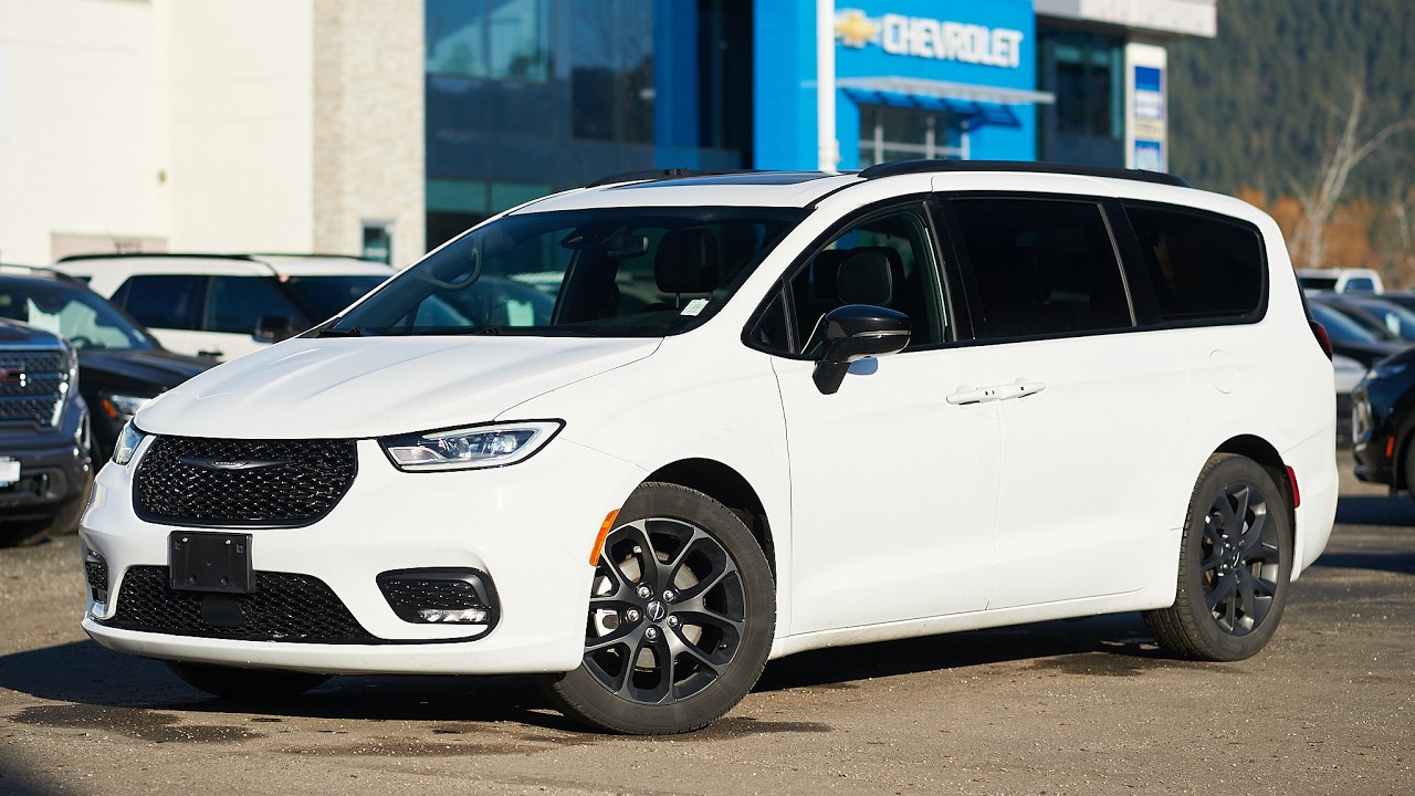 2025 Chrysler Pacifica Limited FWD White