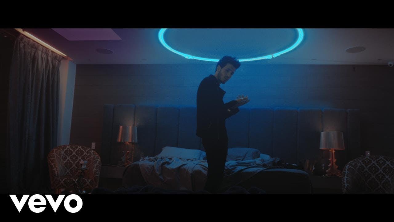 Sebasti&aacute;n Yatra, Dalmata - Sutra (Official Video)