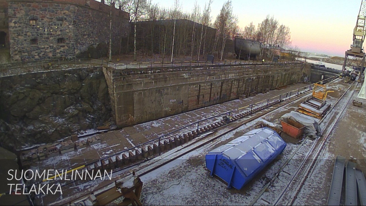 Jäänmurtaja Tarmon telakointi