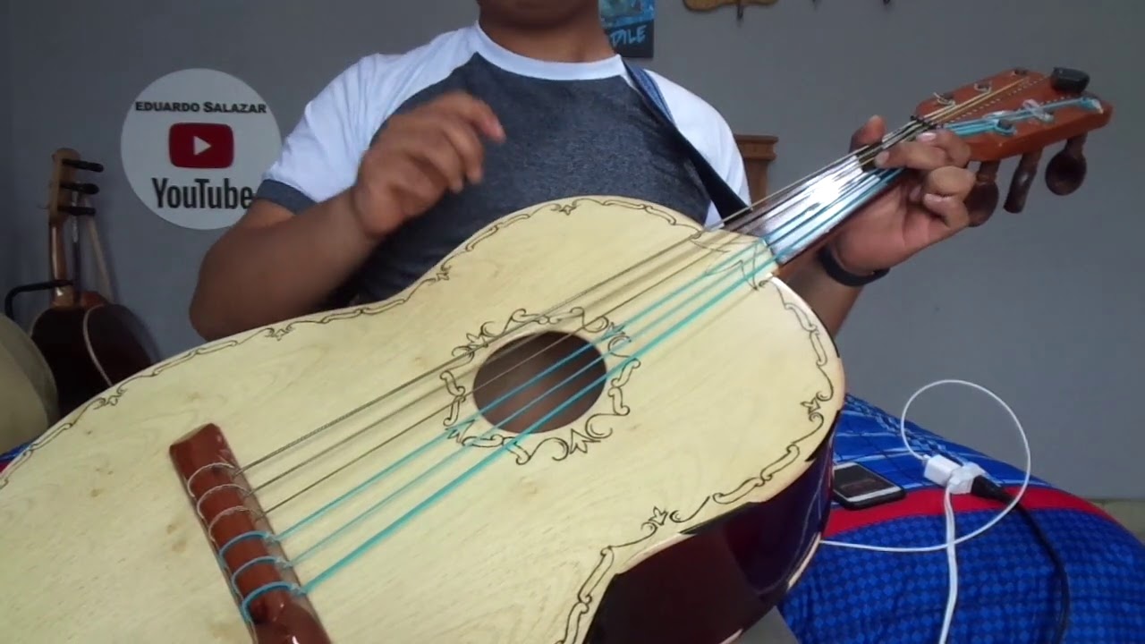 Guitarrón "Coronelas"