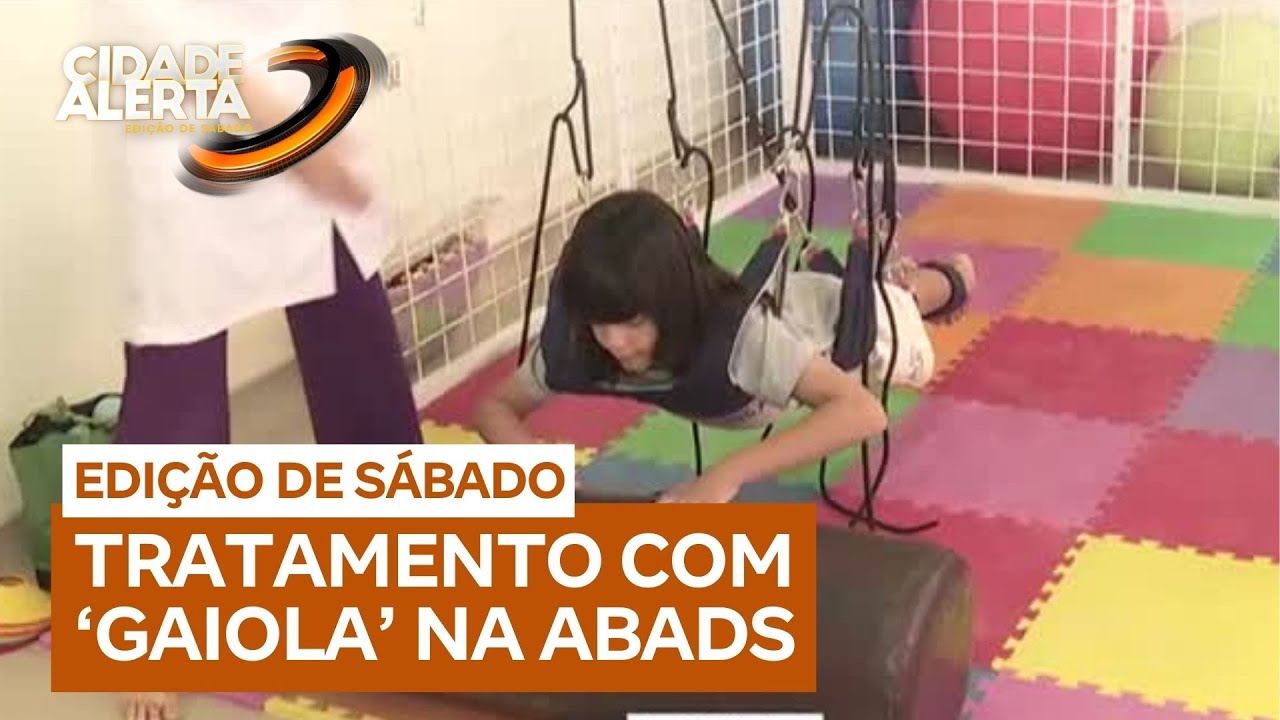 Garoto com síndrome de Down conhece mulher que doou aparelho para o seu tratamento na ABADS