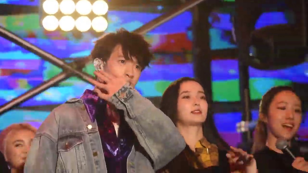 WU JI FENG's TEARS AT LAST MOMENT OF STARRY SHOW 2019