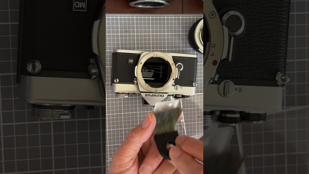 Olympus OM camera - focusing screen cleaning