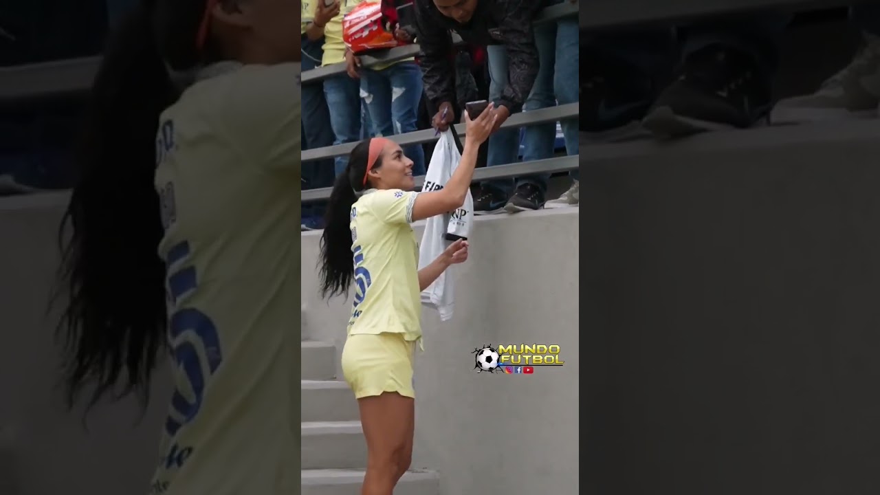 Sabrina Enciso firma playera con su Nombre 😍 #Am&eacute;ricaFemenil