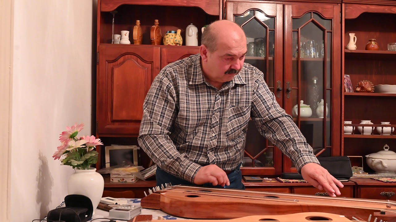 Daru madár magasan száll, szépen szól. (“The crane is flying high, … the sound is pleasant.” )