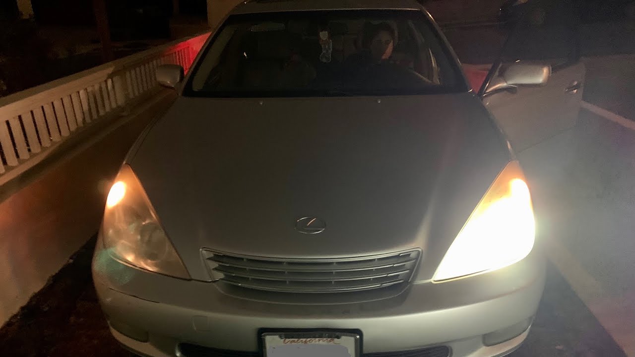 Lexus ES300 Headlight Bulb Replacement