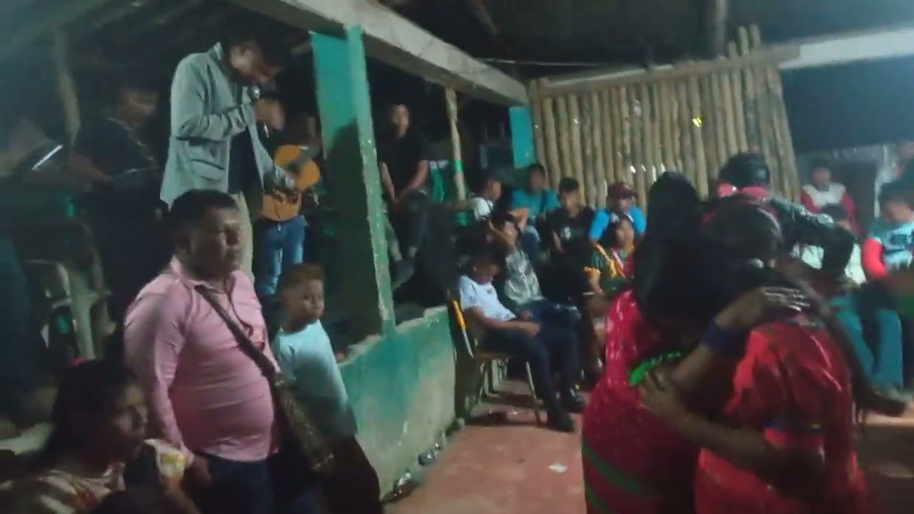 agrupacion iumadeaa y sus teclados tema. cumbia para bailar