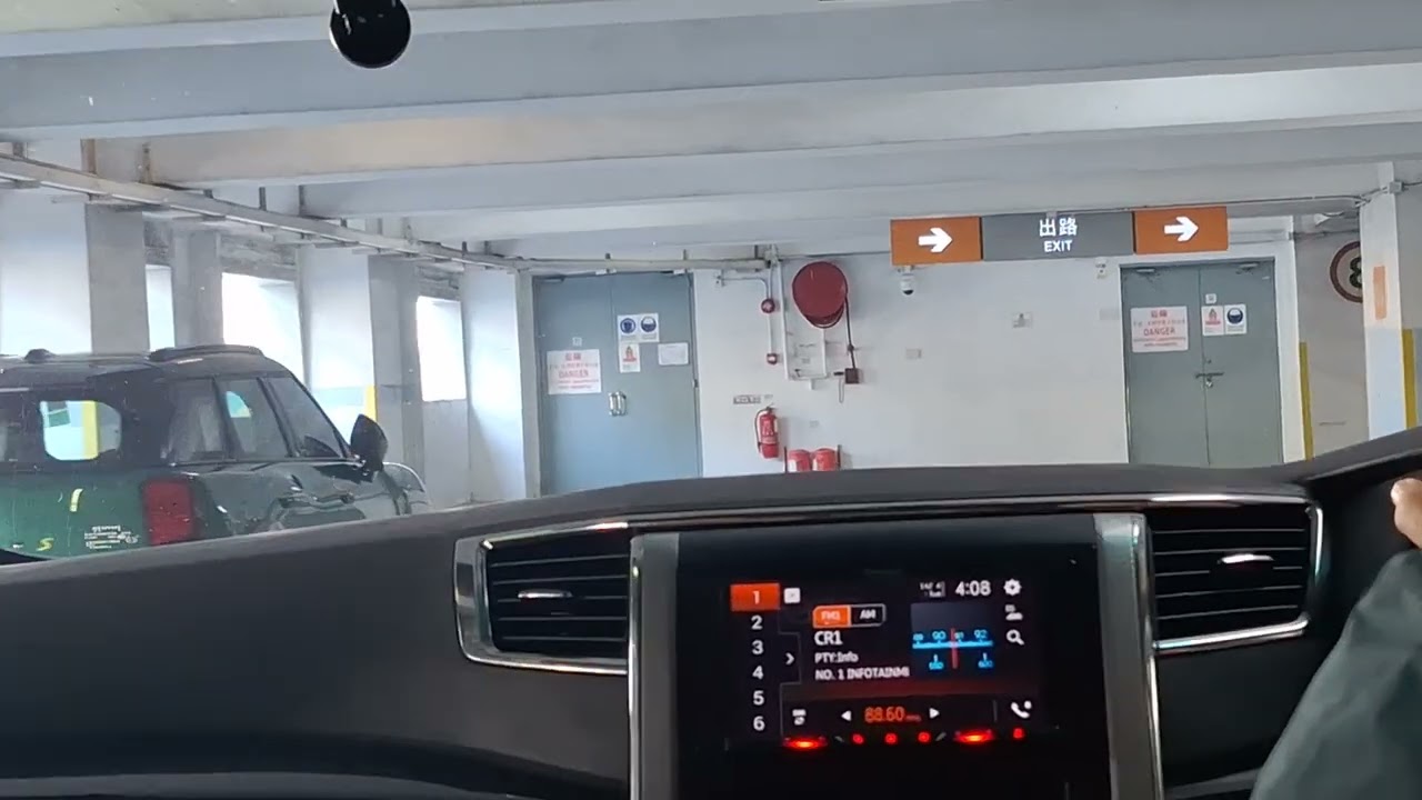 新屯門中心停車場L2樓D區C區及B區右轉A區出