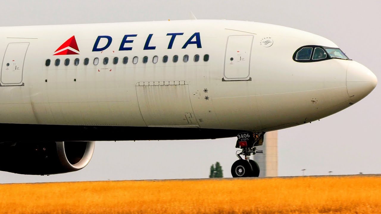 Very Up Close Plane Spotting at Seattle Tacoma Airport - Arrivals w/ the Occasional A330 & 757 (4K)