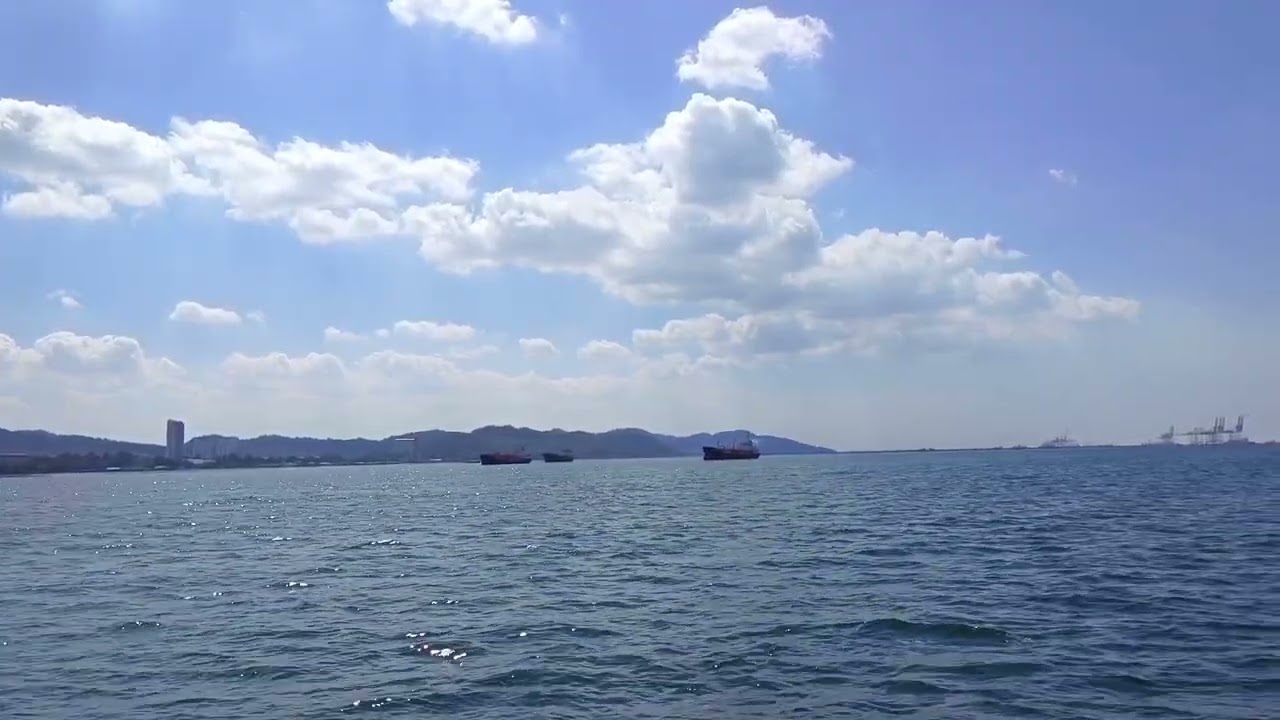 ขึ้นเรือข้ามเกาะจากศรีราชาไปเกาะสีชัง
