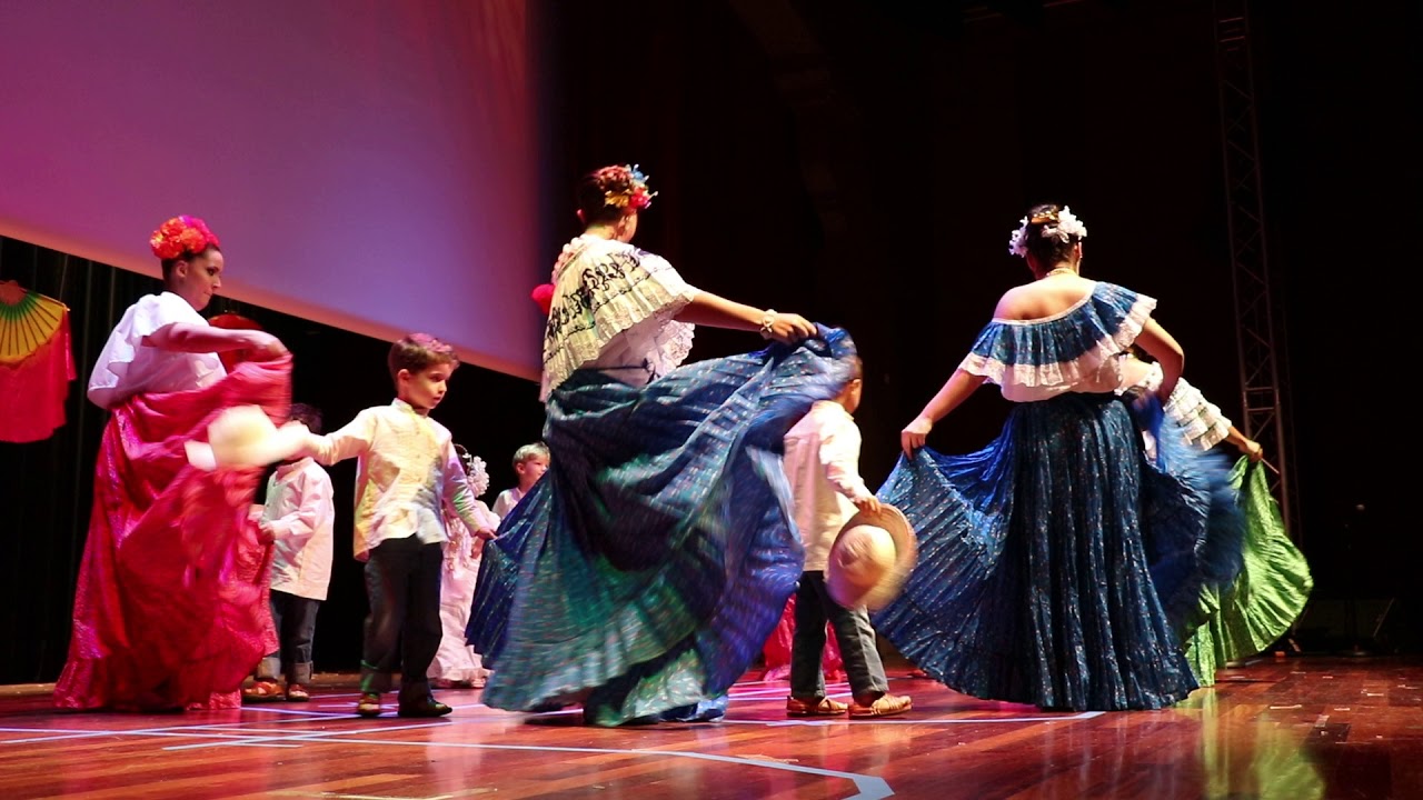 2017 / MET Folkloric Gala: EC4 - El Fog&oacute;n Caliente