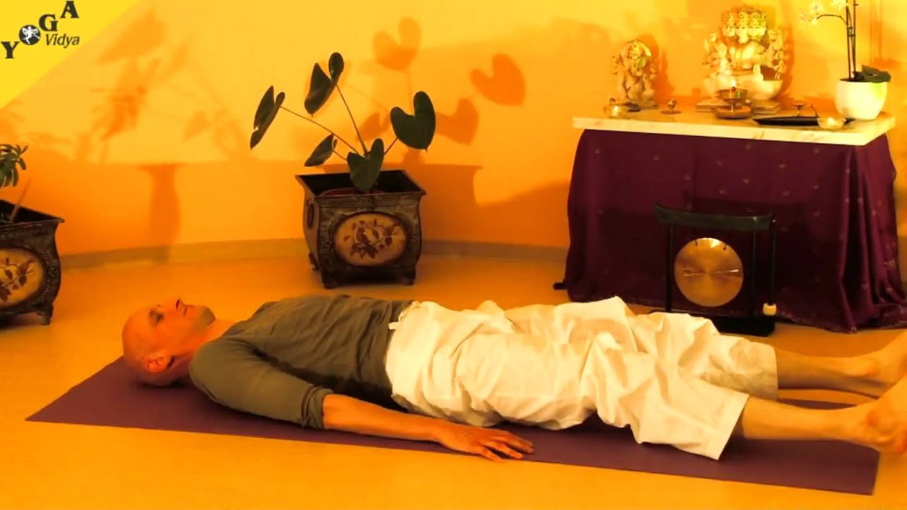 Yogastunde mit Chakrakonzentration (Selbstreflexion)
