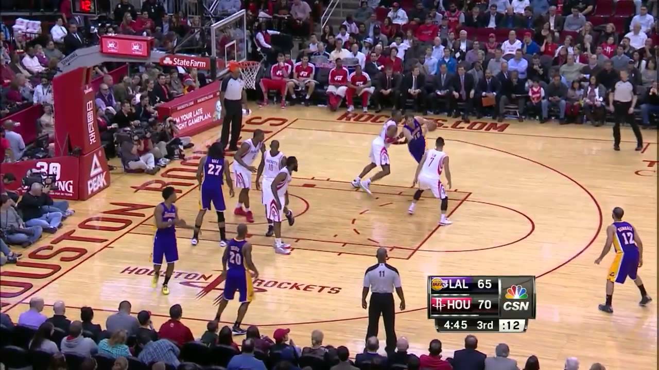 Dwight Howard toxic body language - stares down T. Jones - 2014.01.08