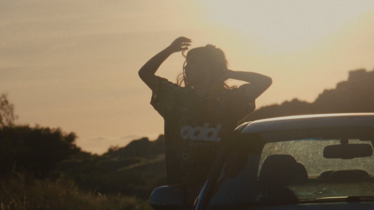 DIVINE RULS, VICKY NAVARRO - ARRIBA (Official Video)