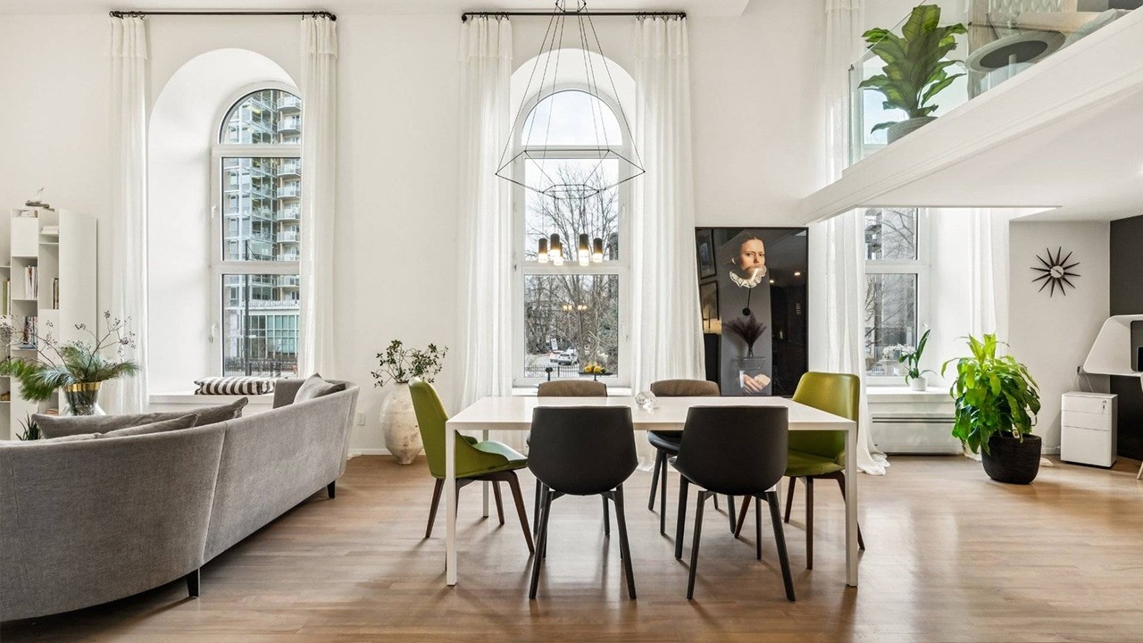 Residential Real Estate: Luxury condo in the heart of downtown Montreal