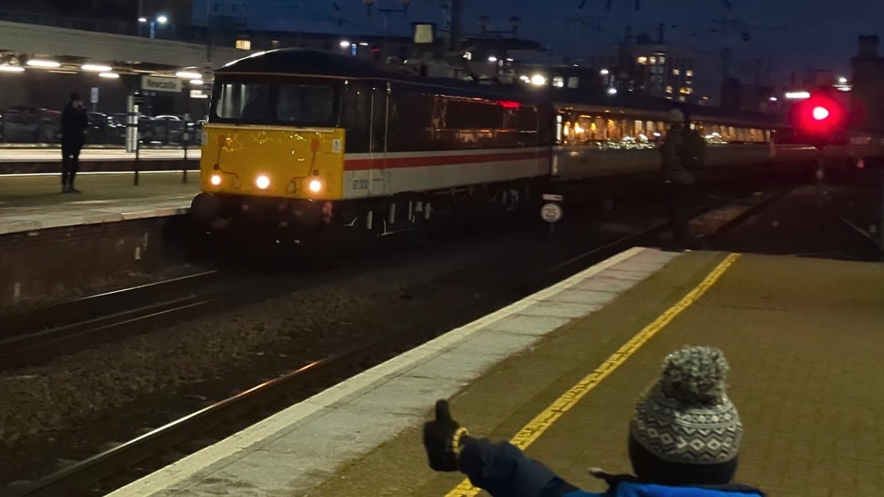 Tommy's Trains - 87 Class at Newcastle Central Station