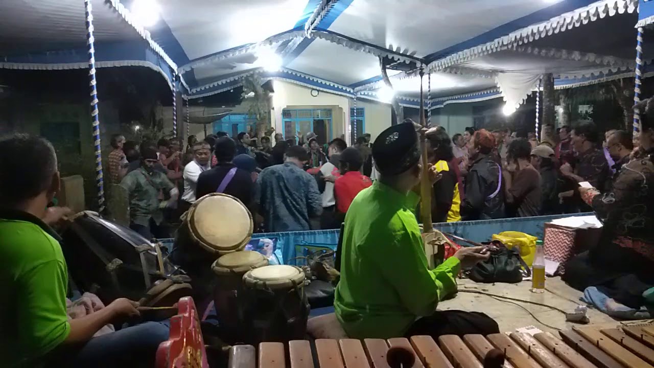 Riweuh naek adem ayem!!(wirahmasari)