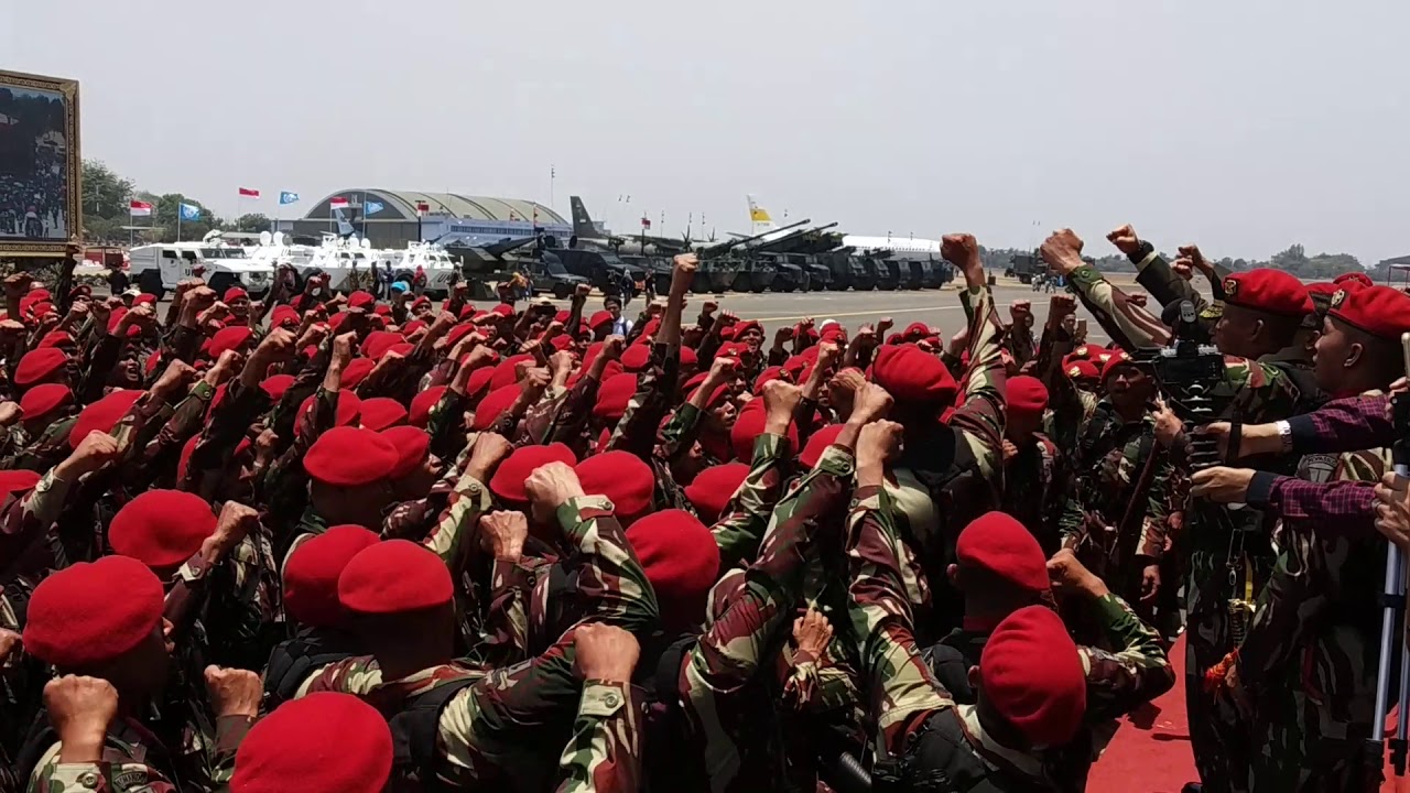 Kopassus juara 1 defile di HUT TNI ke 74!!
