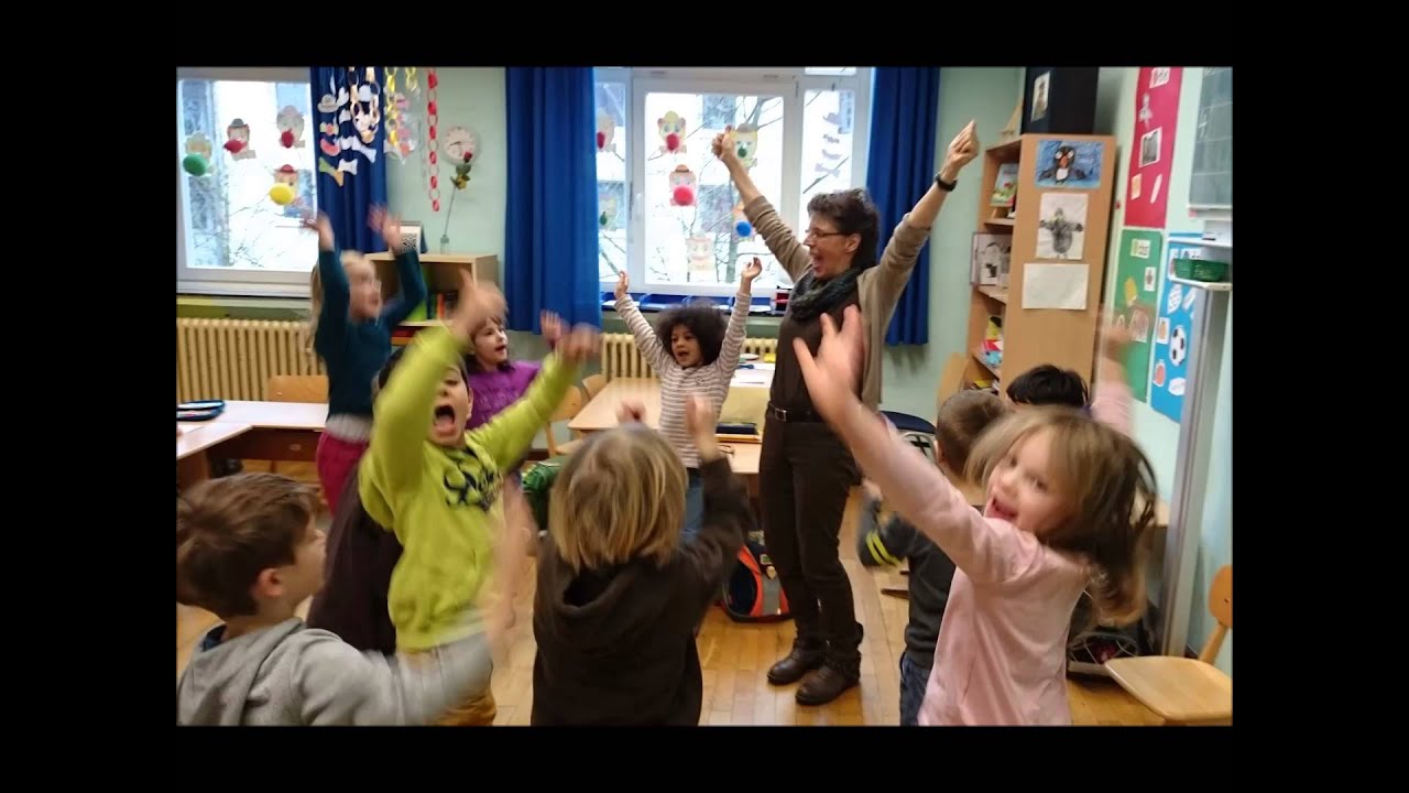 Lach Yoga in der Schule