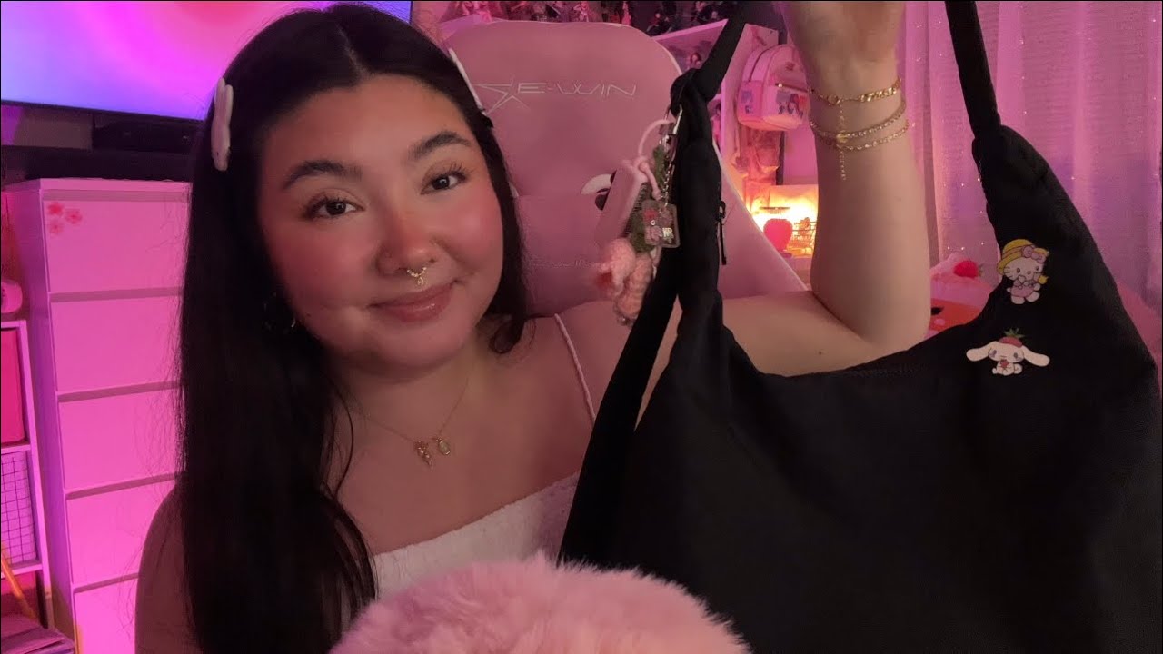 ASMR Whats In My Bag                       🌷💭🧸