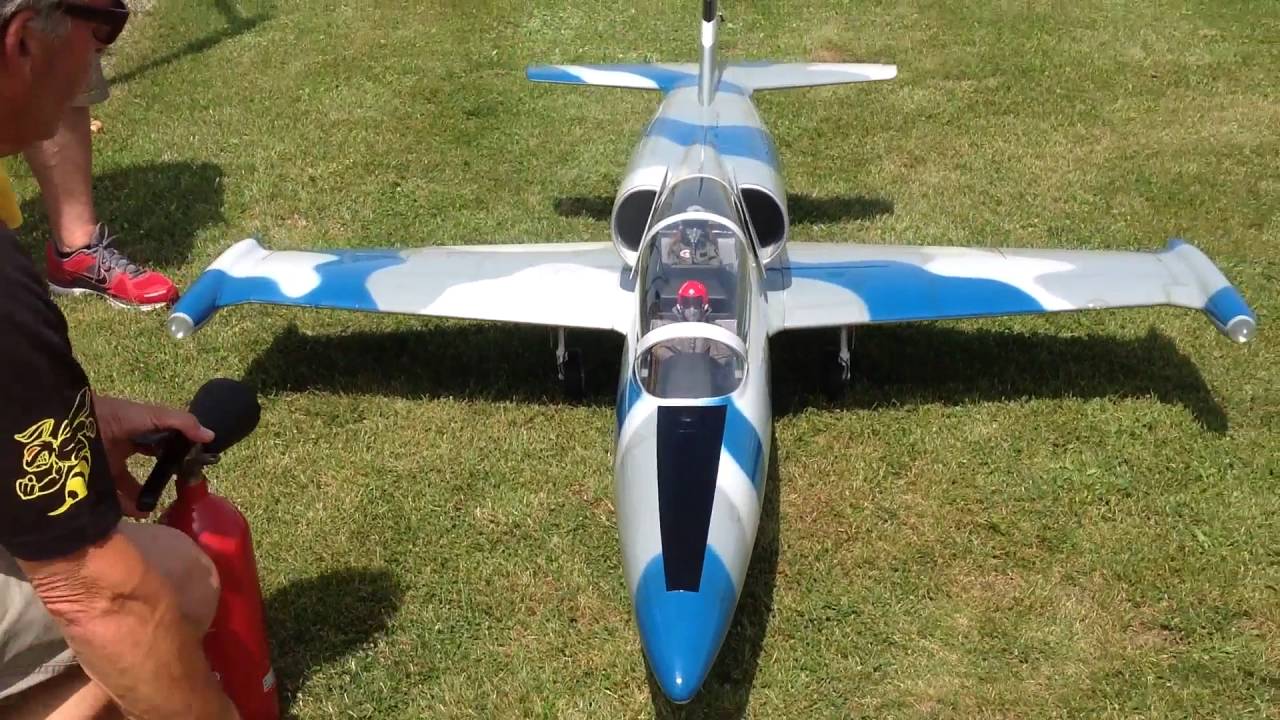 Flug mit L 39 JetCat P100RX