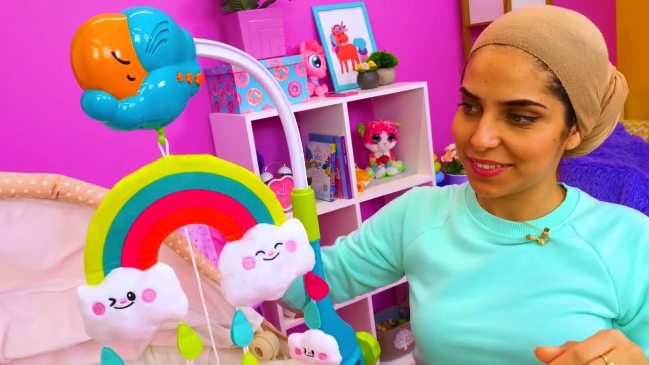 Un mobile pour Baby Alive fait à la main! Jeux comme maman pour enfants.