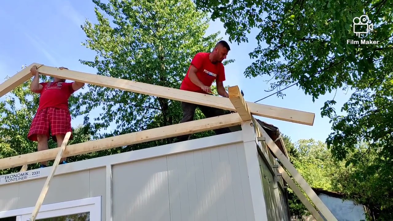krov na kontejneru (Building a roof on container)