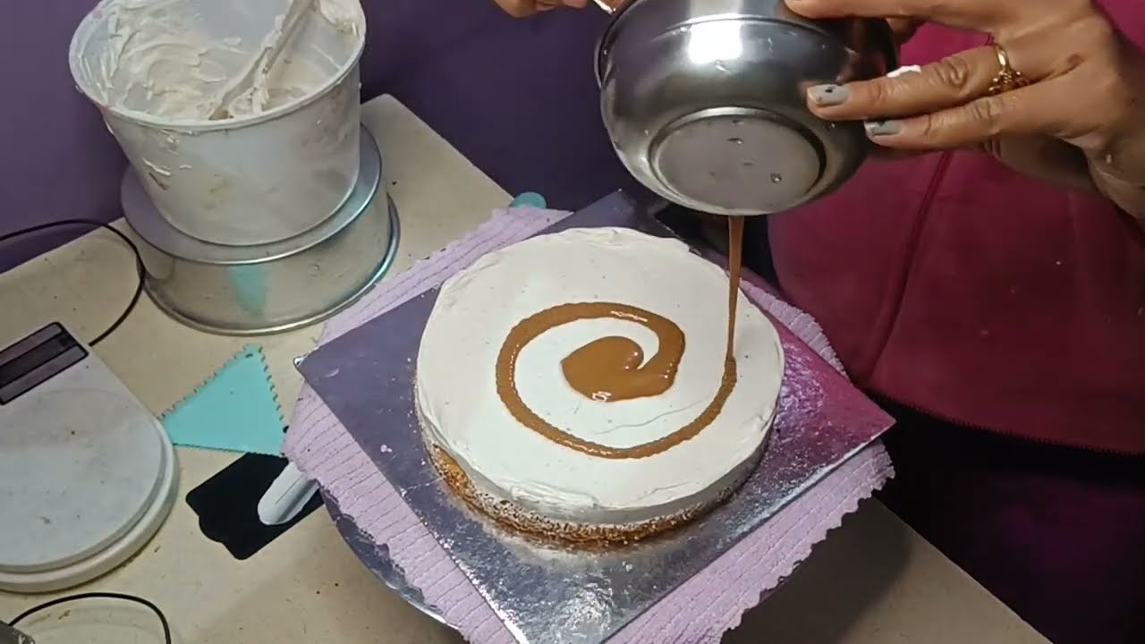 Biscoff cake me ye galti kabhi nhi Krna😭😭warna ho jayega loss.. 2pound cake💯💯 #cake #cakedecorating