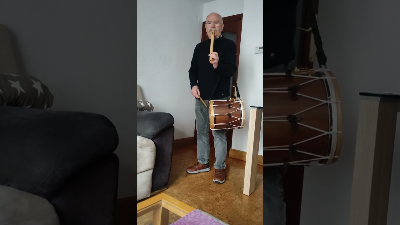 Probando el txistu de Jaques Rot-lutier