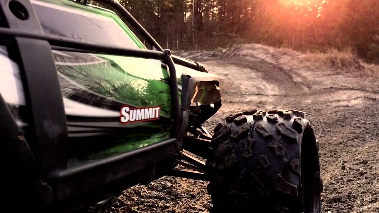 Traxxas Summit 1/10 brushless bashing!