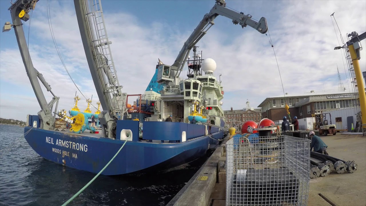 What does it take to unpack and repack R/V Neil Armstrong?
