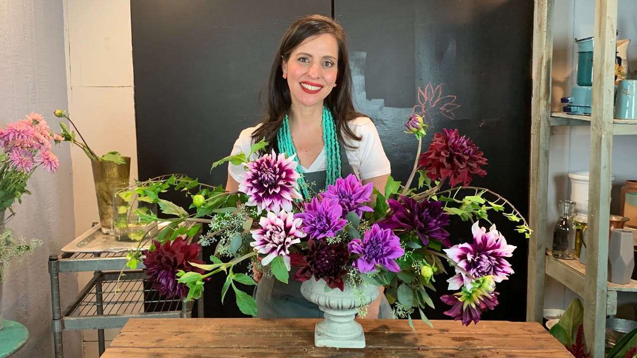 Como hacer un arreglo floral con dalias