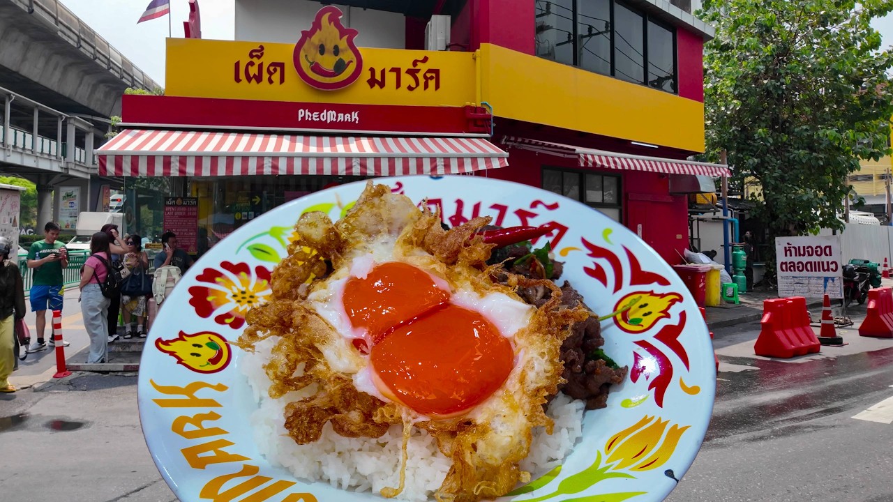 Trying Mark Wiens Phed Mark Restaurant in Bangkok Thailand