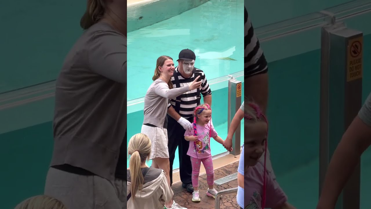 Tom the mime