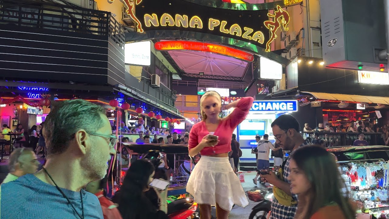 NANA PLAZA Bangkok WILD Walking Sukhumvit Thailand 🇹🇭