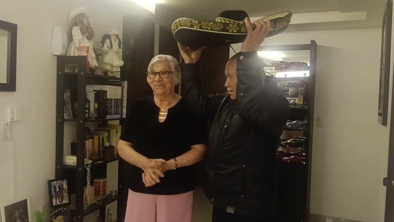 Feliz cumpleaños te desea el mariachi acompañado de tu familia y amigos 🎉🎊🥳🎂