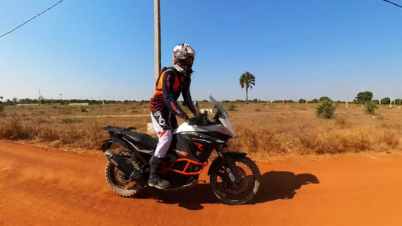 PISTE INCROYABLE APRÈS LE LAC ROSE + BBQ ENTRE AMIS 🔥🏍️