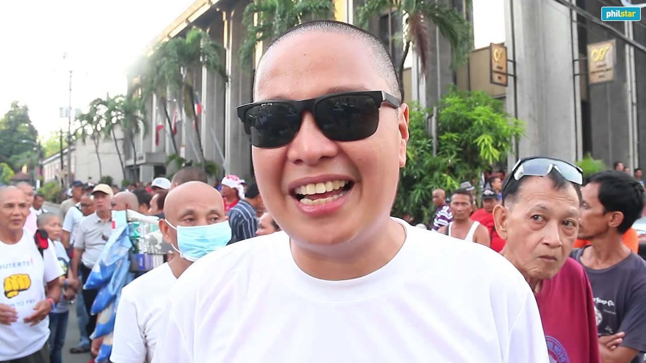Duterte supporters troop to Comelec