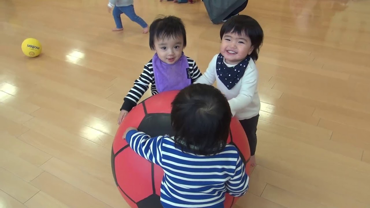もも組（０歳児）ホールで遊んだよ！