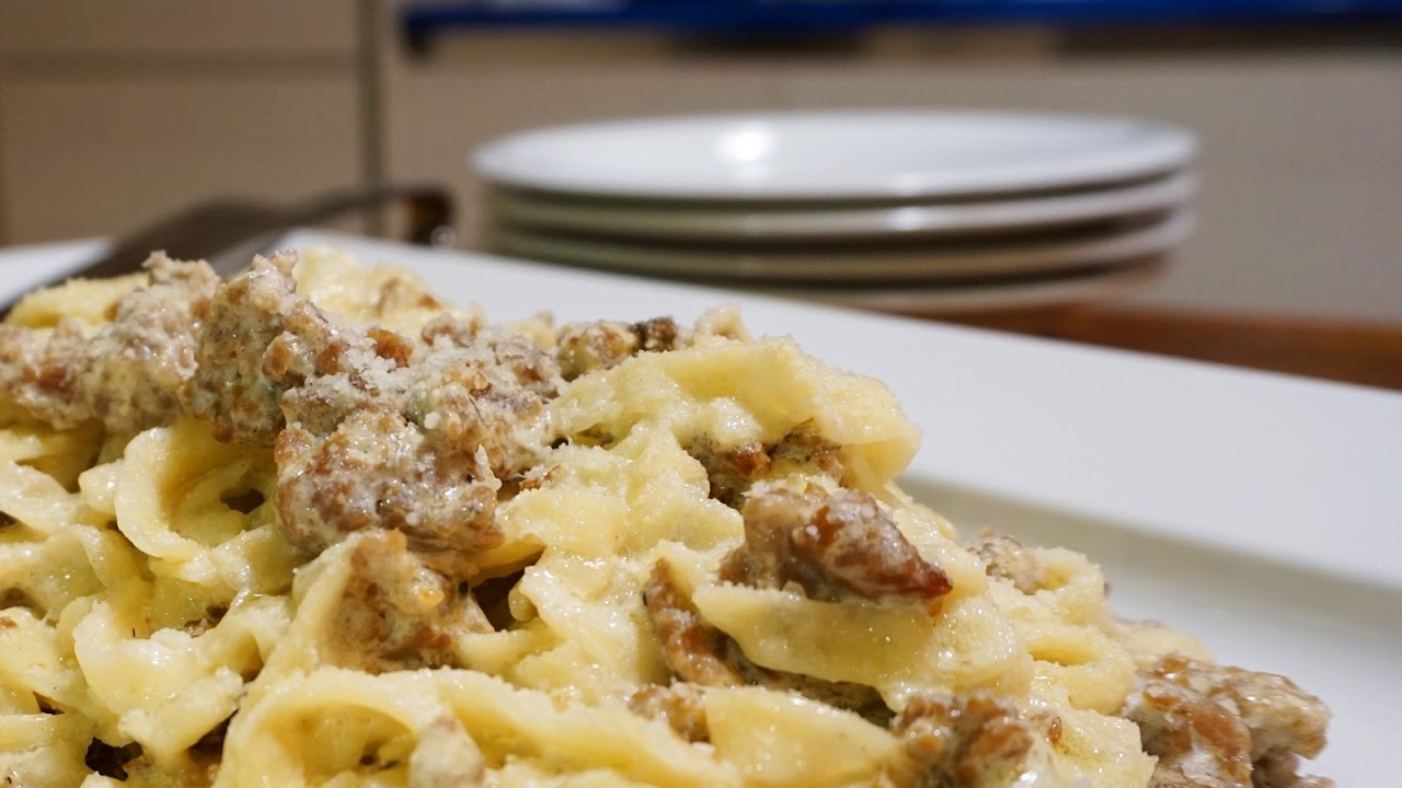 Strangozzi alla Norcina - Le video ricette di Lara