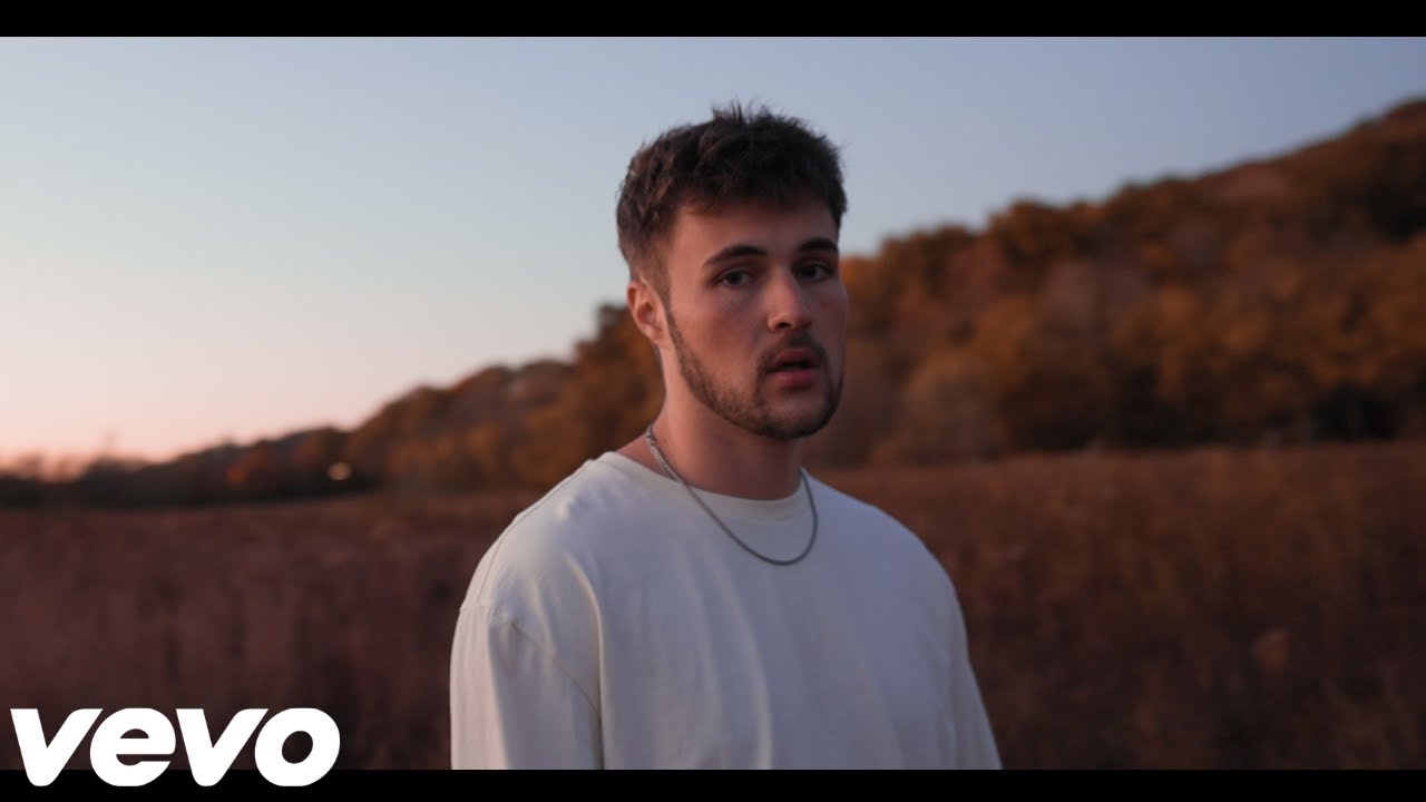 why can't you hate me? (Official Lyric Video)