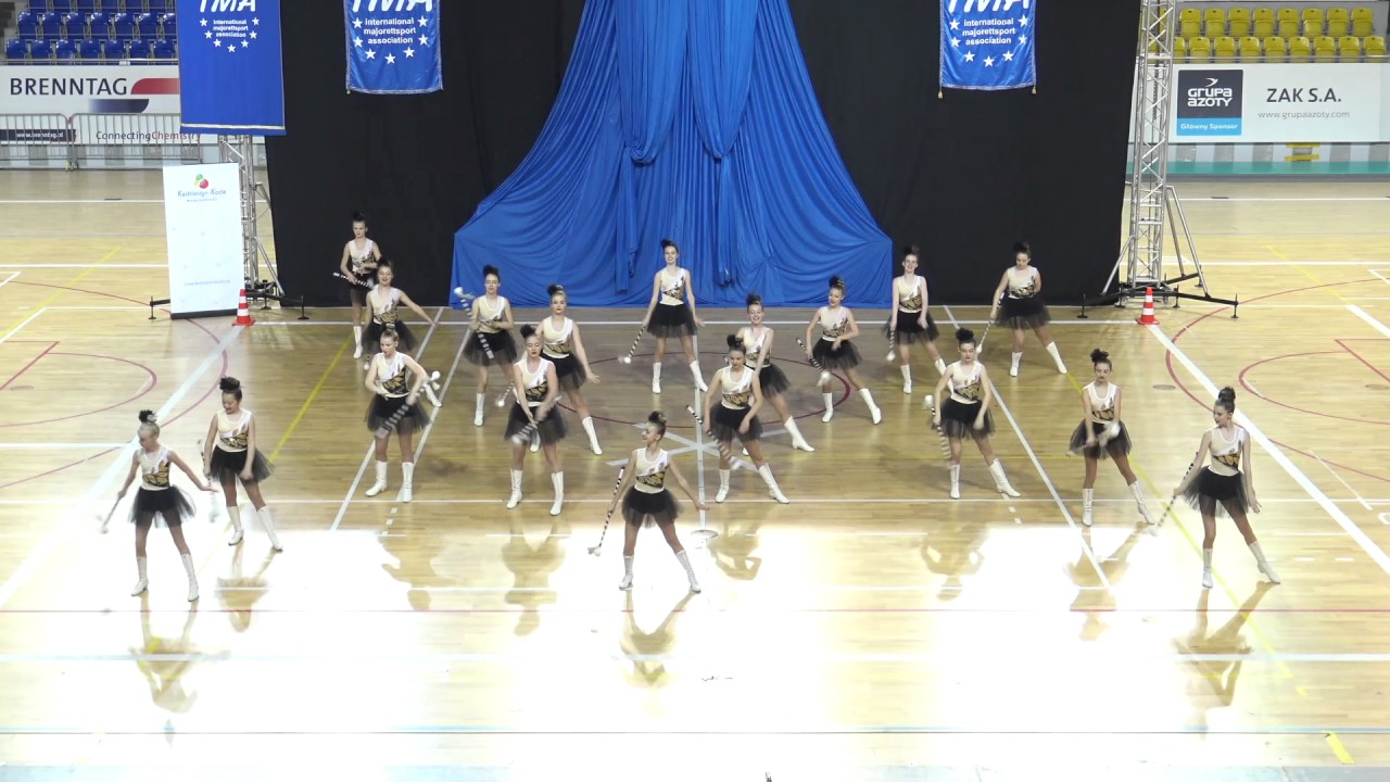 Dziewczęta z buławami scena buława seniorki MP 2017