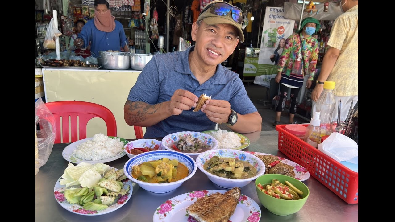 Bong General eating Lunch at Phsar Thmey angkor    បង​ General ញ៉ាំ​អាហារ​ថ្ងៃត្រង់នៅផ្សារថ្មីអង្អរ
