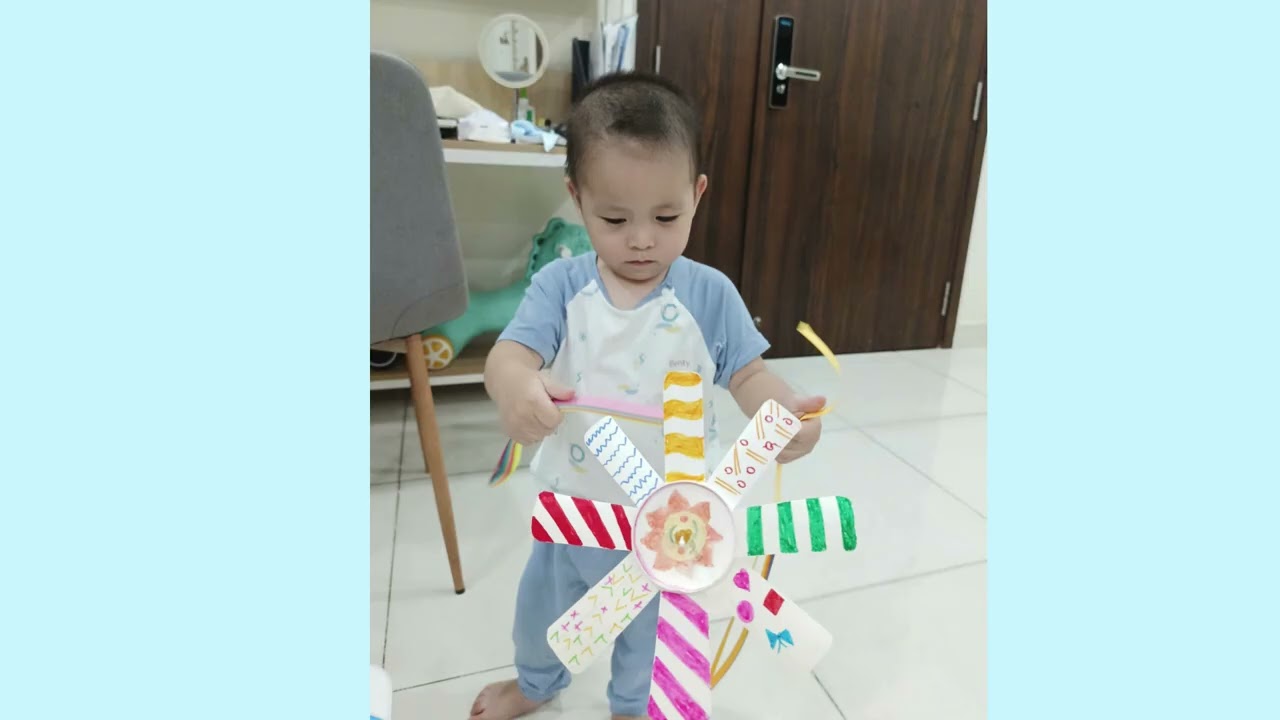 Bé vẽ mùa hè