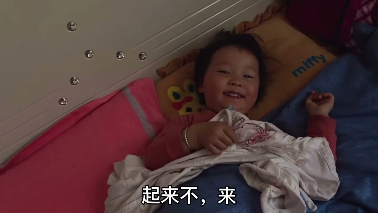 小娜腾冰箱，找出了去年冷冻的玉米棒，拿出来给嘉曦煎玉米饼，香#动手自己做美食 #萌宝小吃货